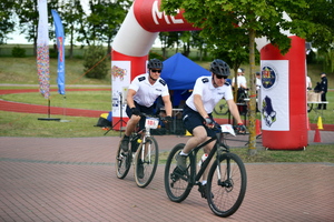 policjanci podczas zawodów