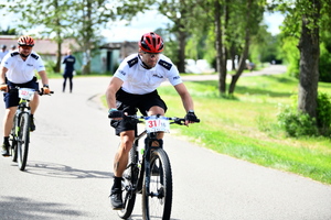 policjanci podczas zawodów