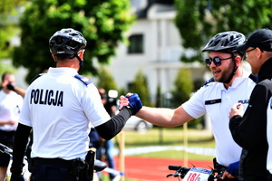 policjanci podczas zawodów