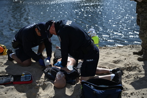 policjanci podczas zawodów