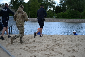 policjanci podczas zawodów