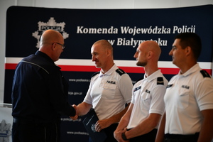 uroczystość zakończenia zawodów, wręczanie pucharów, medali