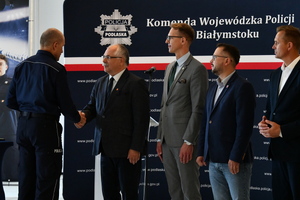 uroczystość zakończenia zawodów, wręczanie pucharów, medali