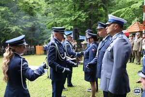 policjanci podczas uroczystości
