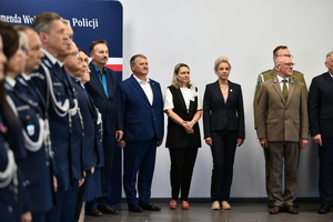 policjanci i zaproszeni goście