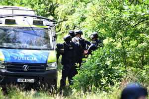 policjanci podczas ćwiczeń