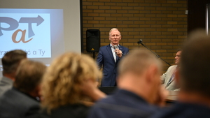 Ludzie podczas spotkania