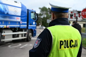 policja podczas działań bezpieczny przejazd