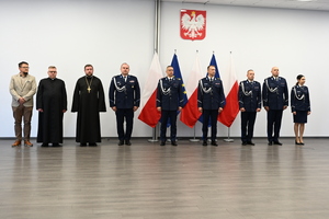 ślubujący policjanci o zaproszeni goście