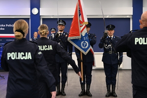 ślubujący policjanci i zaproszeni goście