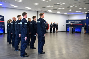 ślubujący policjanci i zaproszeni goście