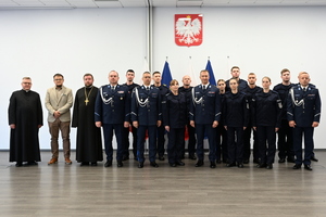 ślubujący policjanci i zaproszeni goście