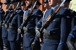 policjanci w kościele