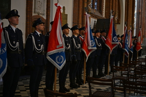 policjanci w kościele