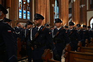 policjanci w kościele