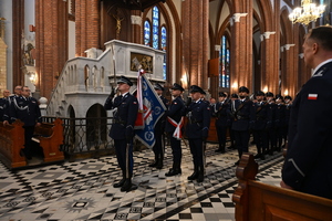 policjanci w kościele