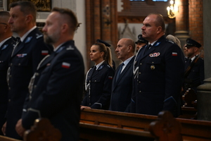 policjanci w kościele