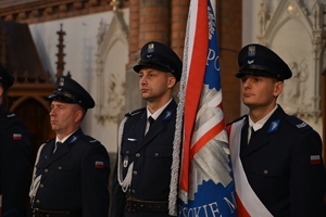 policjanci w kościele