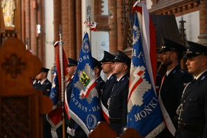 policjanci w kościele