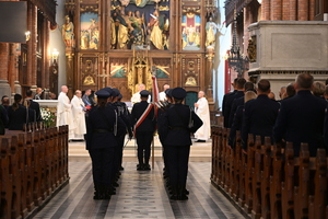 policjanci w kościele