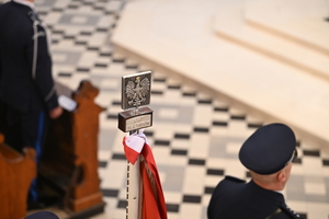 policjanci w kościele