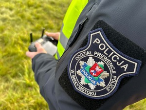 policjacni podczas szkolenia z dronami
