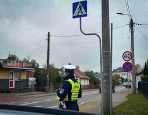 policjacni podczas działan w rejonach przejsc dla pieszych