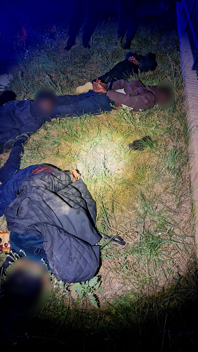 Pościg za kurierem, który przewoził 6 migrantów nielegalnie przebywających na terenie polski