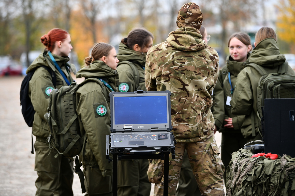Podlascy funkcjonariusze rozpoczęli zajęcia z uczniami klas mundurowych