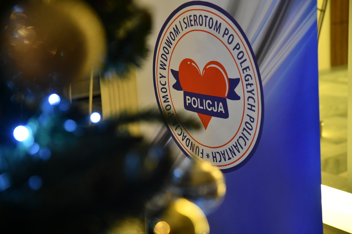 Wigilia z podopiecznymi Fundacji Pomocy Wdowom i Sierotom po Poległych Policjantach