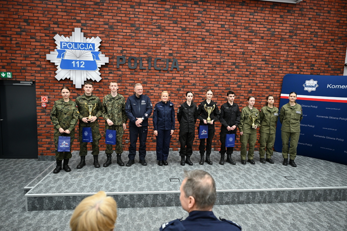 Uczniowie klas policyjnych z wizytą w Komendzie Głównej Policji